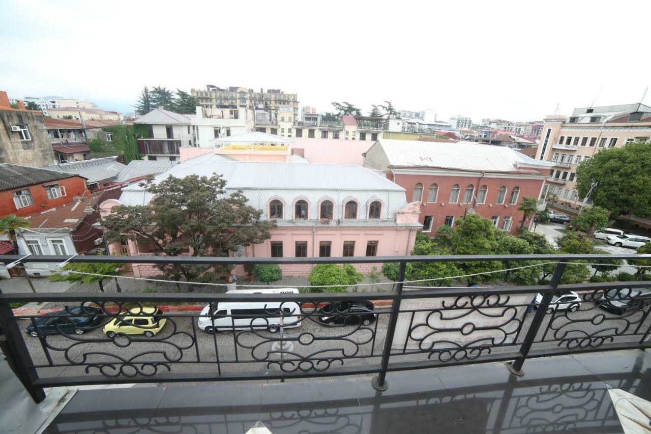 Makvalas Apartment In Batumi Centre ภายนอก รูปภาพ
