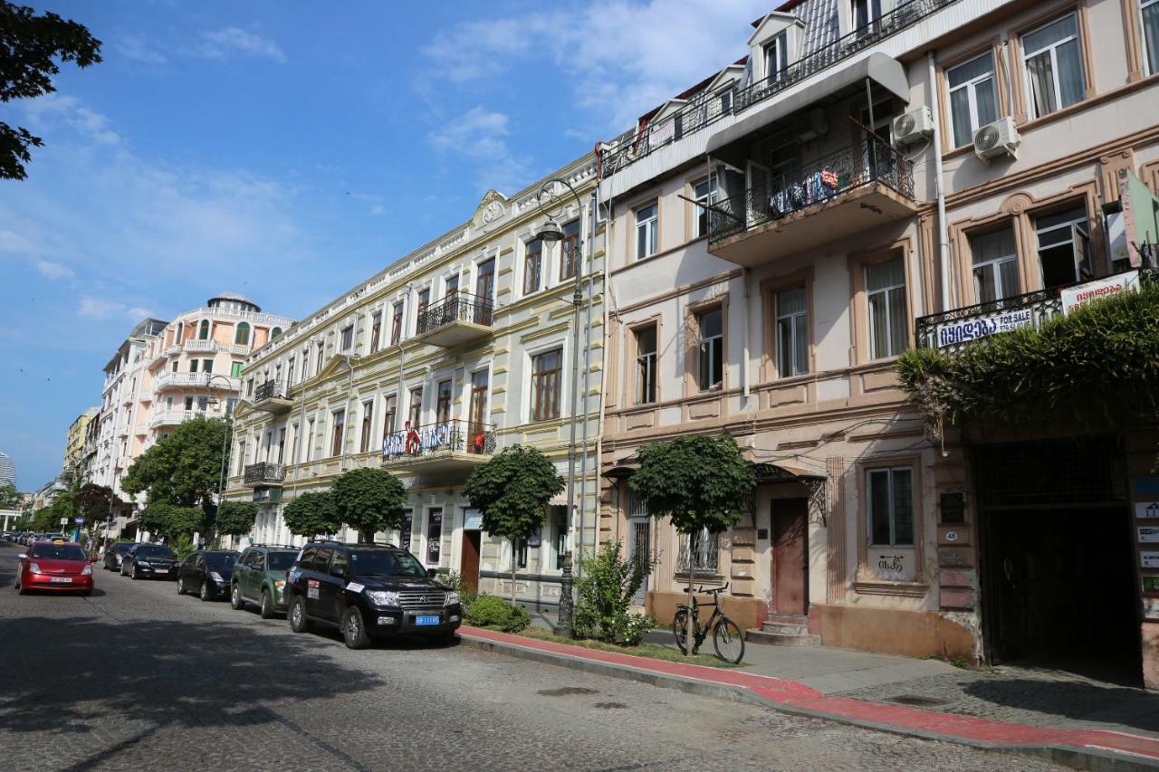 Makvalas Apartment In Batumi Centre ภายนอก รูปภาพ
