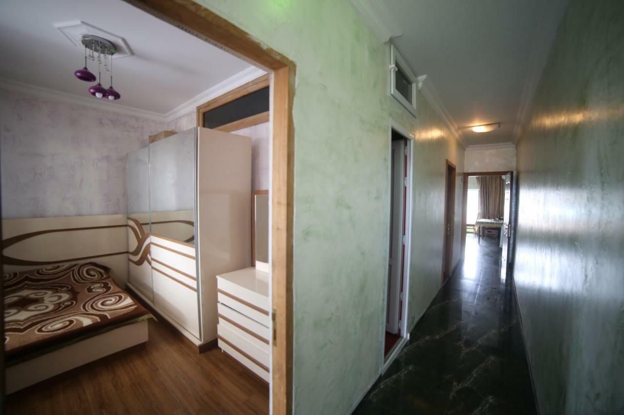 Makvalas Apartment In Batumi Centre ภายนอก รูปภาพ