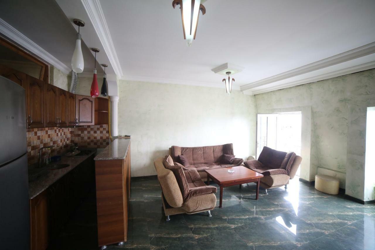 Makvalas Apartment In Batumi Centre ภายนอก รูปภาพ