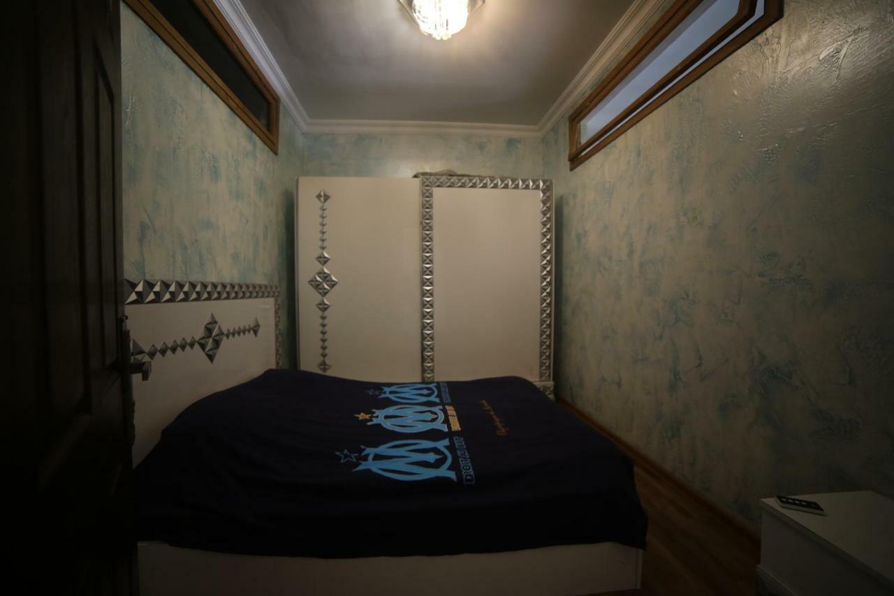 Makvalas Apartment In Batumi Centre ภายนอก รูปภาพ